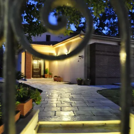 Anna's Mansion فيلة